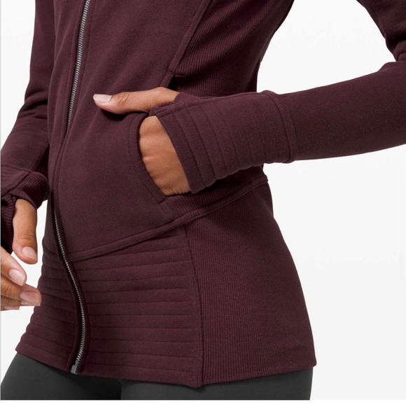 Lululemon wine red radiant zip up, hardly worn - Picture 4 of 9